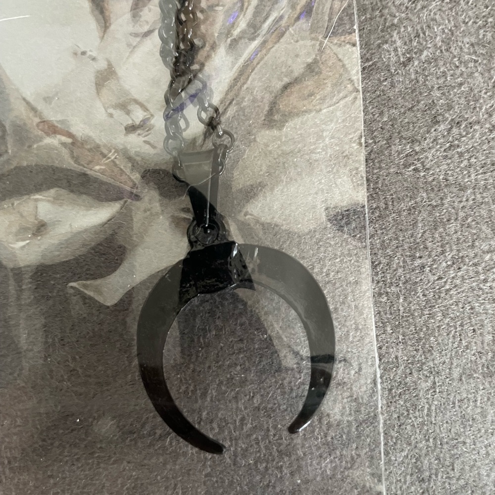 Retro Horn Necklace